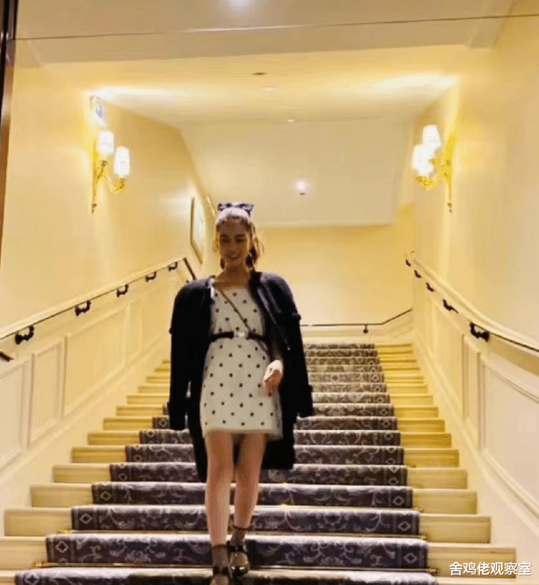 昆凌|昆凌脸依然耐看，但时装周却穿成小短腿，弯腰驼背仪态更输桂纶镁