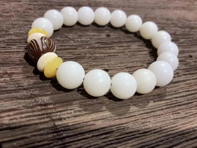 白玉菩提子：温润如玉，触感如丝，珍藏级文玩的不二之选！