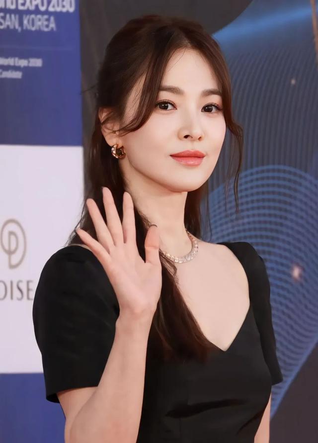 王楚然 董洁演“渣女”，红唇画对了！