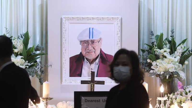 许冠杰|98岁乐坛教父去世，许冠杰现身灵堂称很伤心，刘德华张学友送花圈