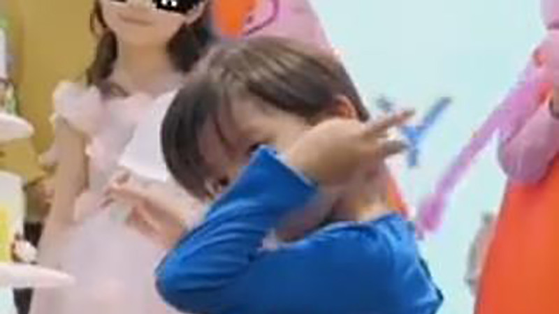 张柏芝为小儿子庆生，5岁张礼承首曝正面照，颜值超高不输俩哥哥