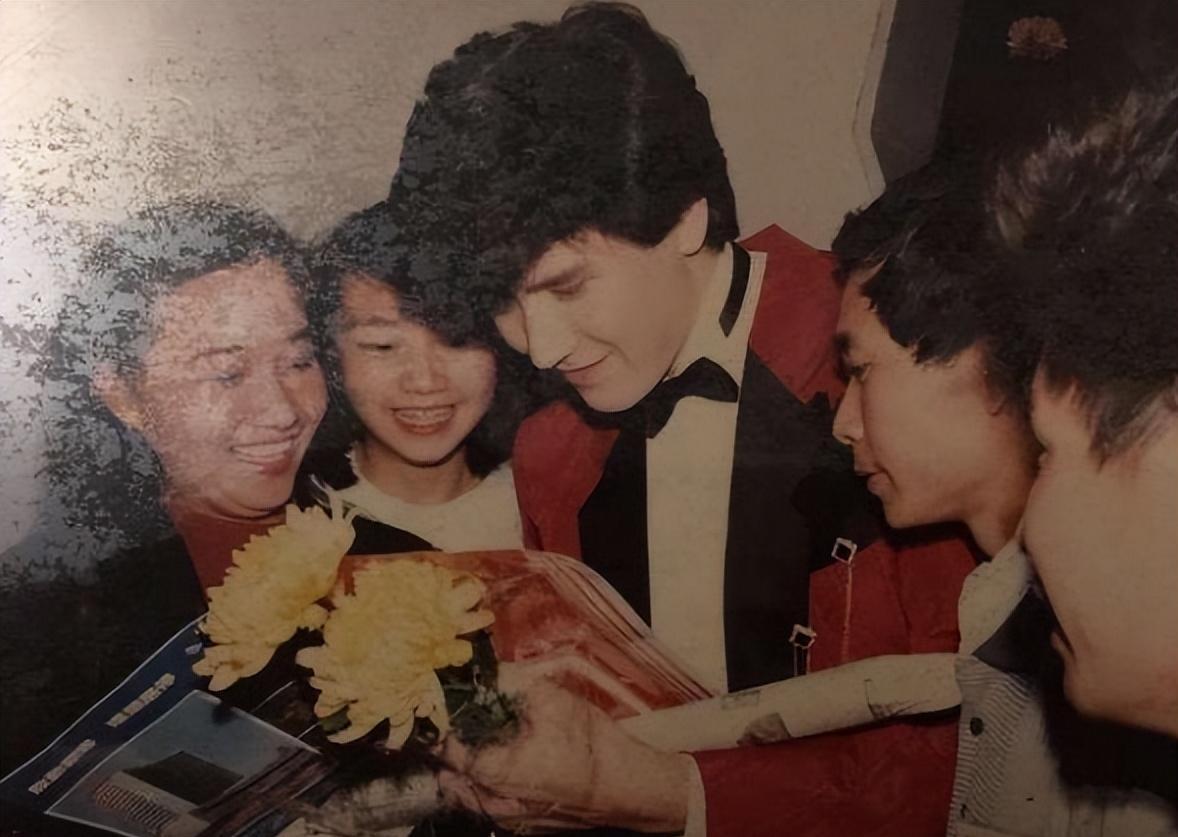 事实证明,62岁“无妻无子”的费翔,已经走上另一条人生大道