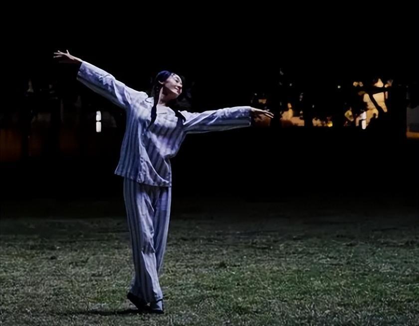 冯小刚直言：她太能装了，一辈子都别想红！更别提拿奖了！