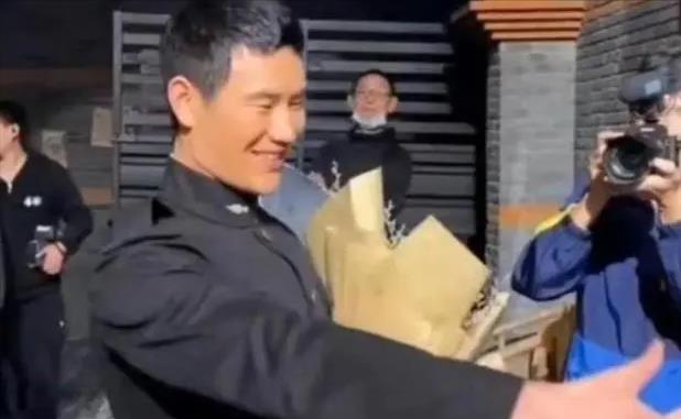 谢孟伟|吴奇隆退出《小兵张嘎2》的拍摄，称：接受不了谢孟伟浮夸的剧情