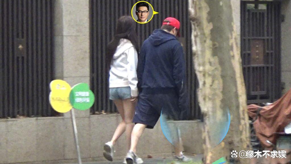 50岁王岳伦新恋情曝光,当街摸女方大腿,女子又高又瘦神似白鹿!