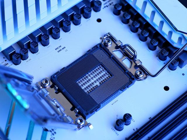 PS VR|影驰Z790金属大师D5 Wi-Fi白金版主板评测：白色战甲，战力不凡！