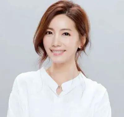 她有着“最美公交车”的称号,曾绿过14位男星,如今45岁孤身一人