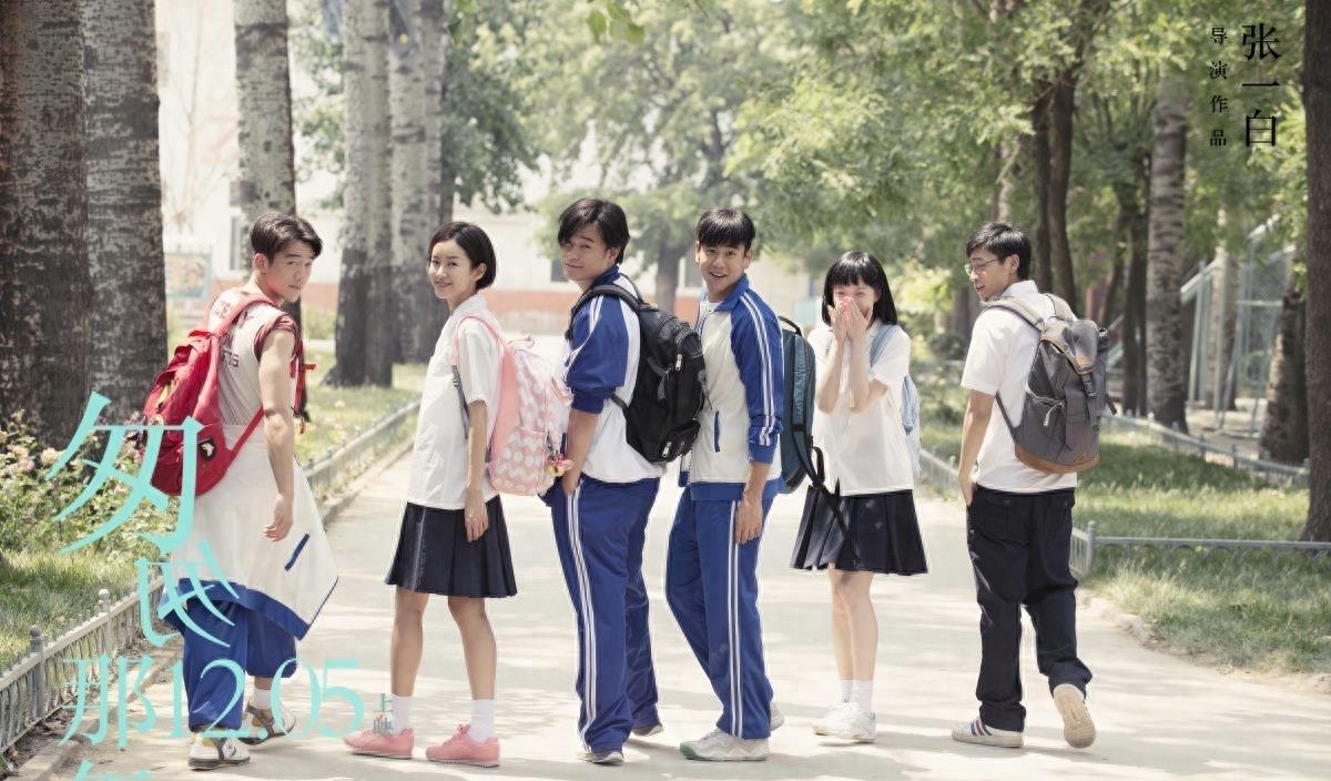 陈赫一家4口被偶遇，穿5000元T恤太壕气，39岁的张子萱年轻漂亮！