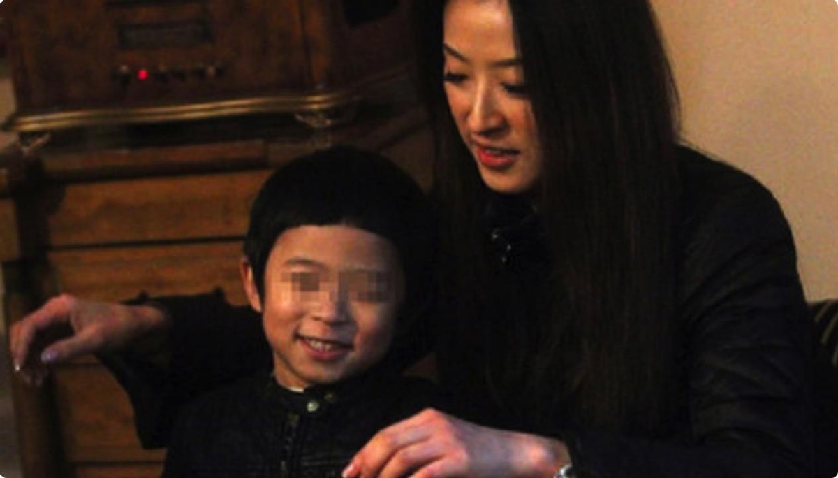 靳东|无间主演妻子：靳东妻子知性，王志文妻子优雅，奇道妻子最有气质