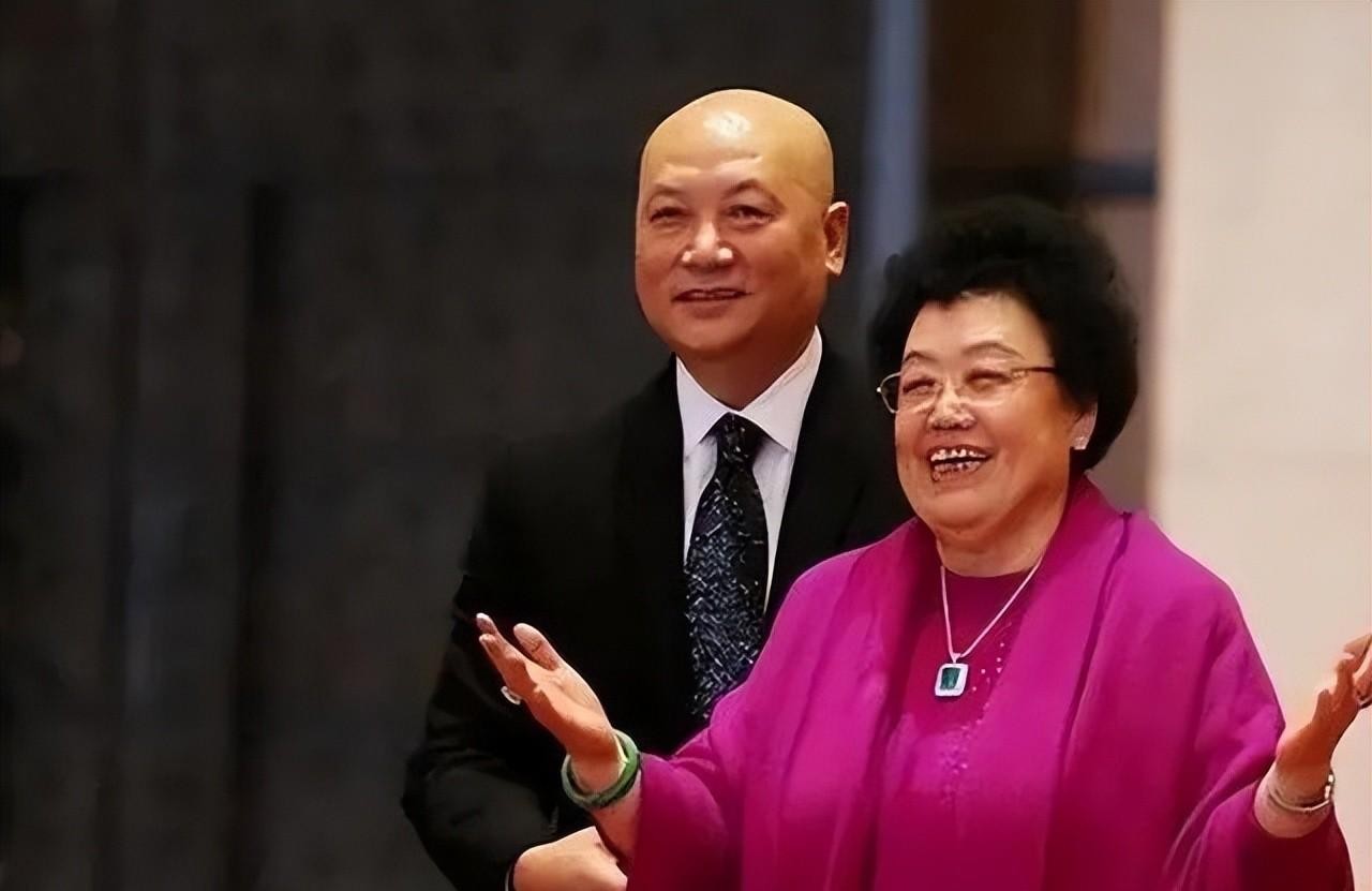 陈丽华立遗嘱:每个儿女100亿,余下归唐僧老公!网友的评论亮了