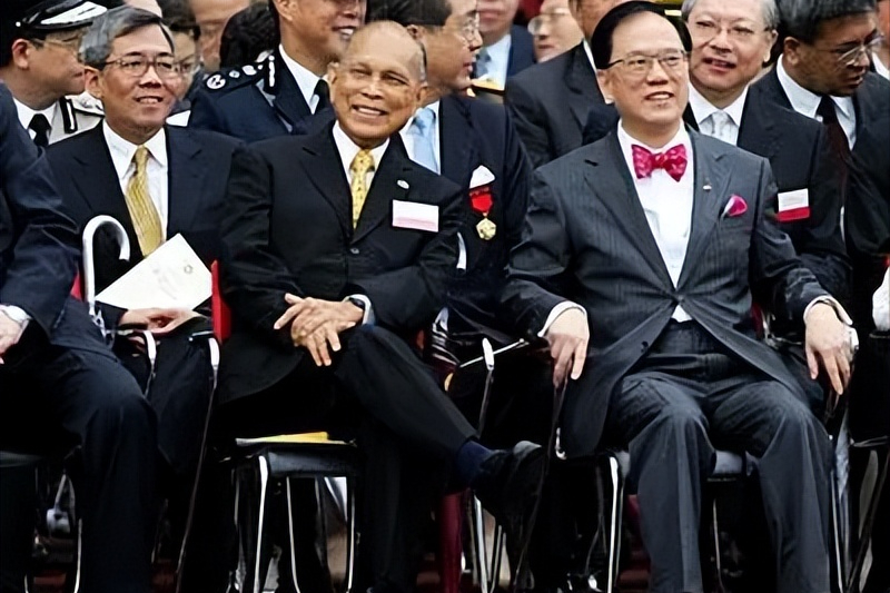 霍启刚|霍家300亿家产争夺战升级!郭晶晶霍启刚懒理风波,带仨娃内地玩