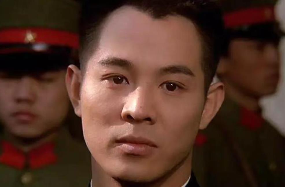 李连杰|60岁回国捞金被骂惨,李连杰哭诉:我一直在努力为人民服务