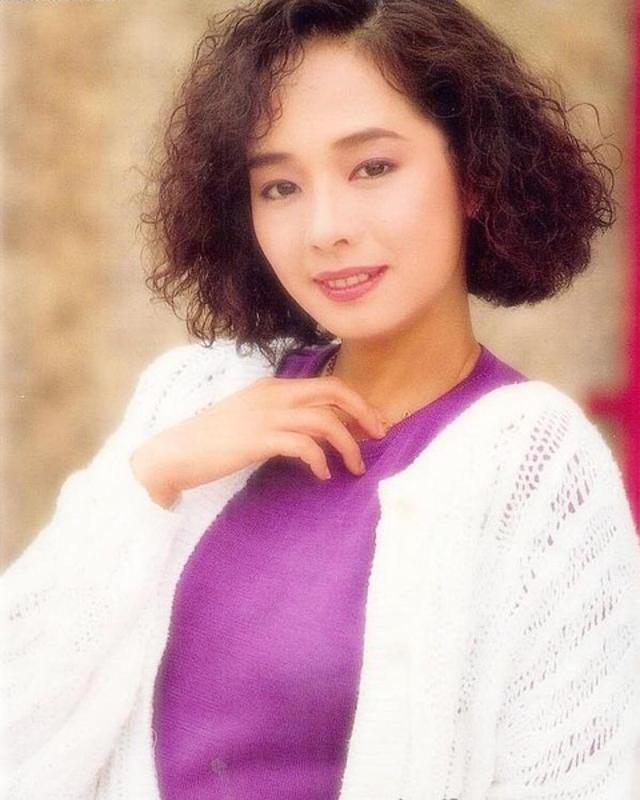 唐小龙|张国荣前女友罕晒健身照,大汗淋漓头发凌乱,63岁素颜皮肤仍紧致