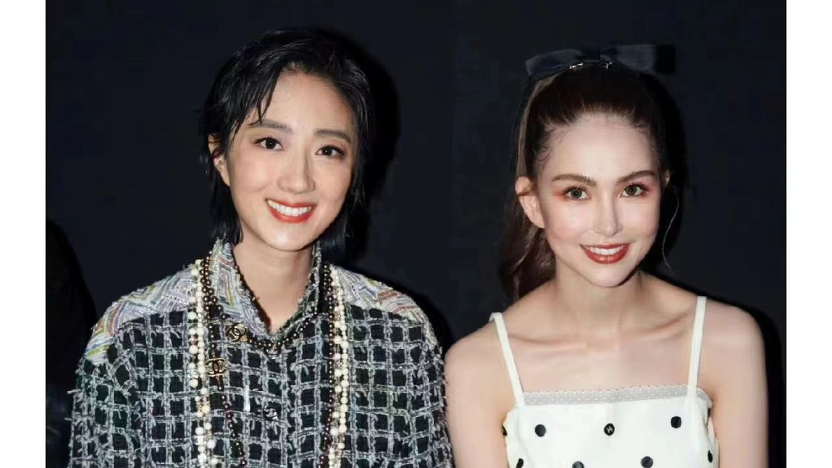 昆凌|昆凌脸依然耐看，但时装周却穿成小短腿，弯腰驼背仪态更输桂纶镁