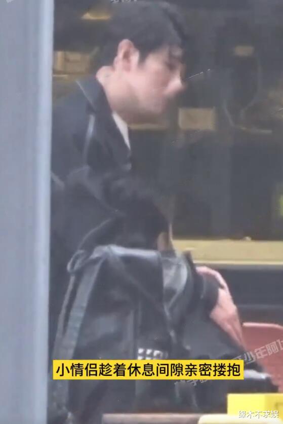 35岁季肖冰隐婚生子，禁烟区当孕妻面吸烟，曾和迪丽热巴演CP！