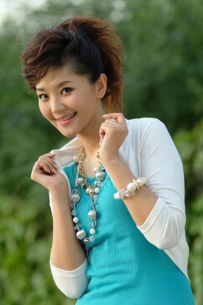 “学历最低”的央视主持,嫁给电台领导,结婚20年只生孩子不做饭