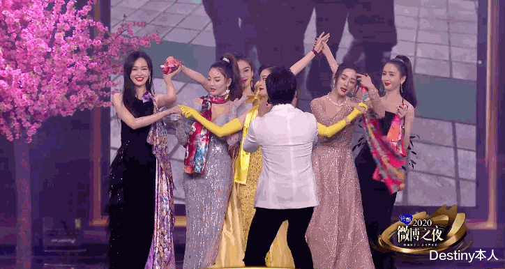 传唤|唐嫣靠金主上位？工作室急辟谣，热搜却清一色在骂杨幂