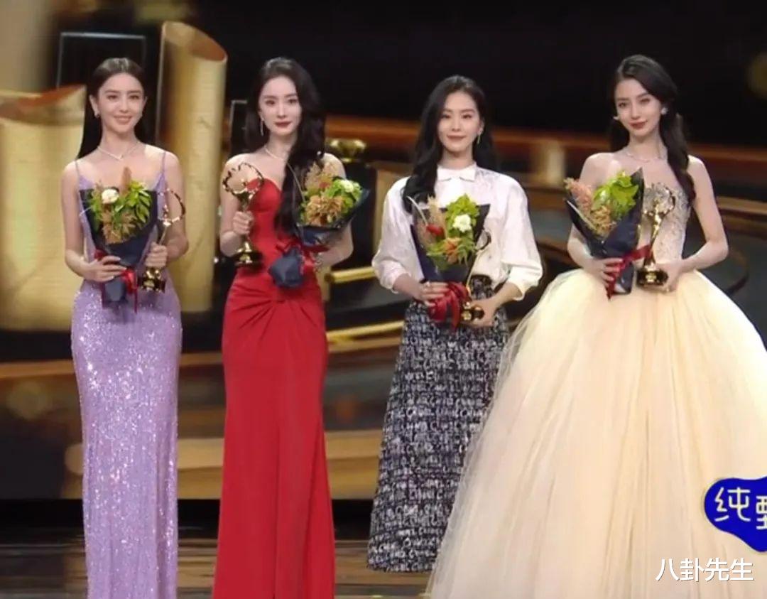 微博之夜|微博之夜丑造型真不少:刘亦菲关晓彤露肩裙显胖,谷爱凌袖套抢镜