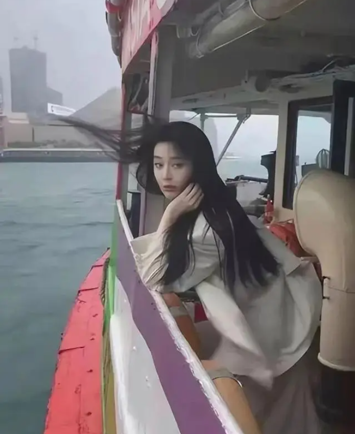 42岁范冰冰复出新年计划?跨年夜照片曝光,范爷翻车了?