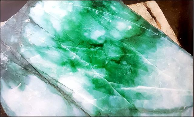 翡翠|翡翠色的分类命名及其主要特征