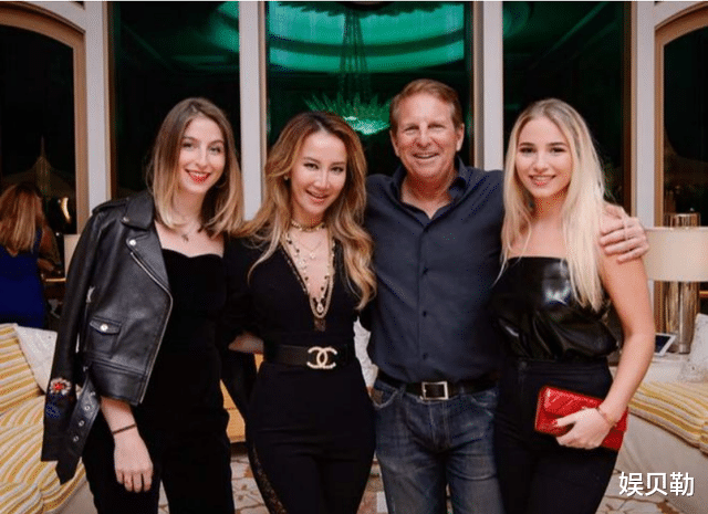 李玟扶灵名单共8人，丈夫一家三口缺席，最大的70岁还是位巨星