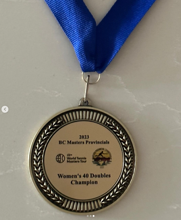 谢婷婷|疑谢婷婷成功转行，官宣勇夺网球赛女双冠军，产女后已息影4年