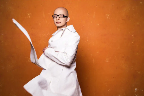 央視|“央視寵兒”，5登春晚隱婚生子，如今怎樣了？