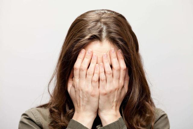 心理学:一个人过度纠结于过去,只会陷入无穷的焦虑 - 情感资讯(主打网