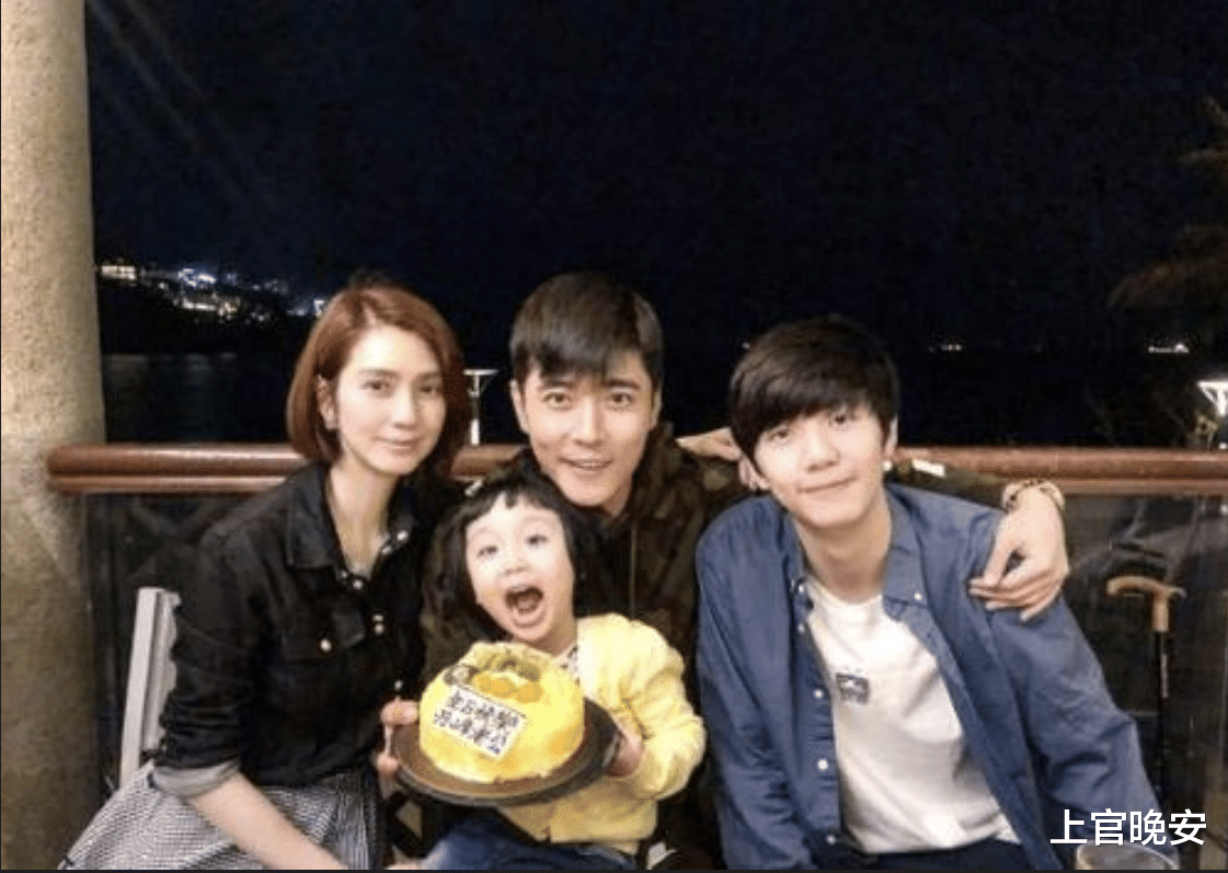 张丹峰和洪欣的10岁女儿好漂亮,小小年纪就继承了爸妈的高颜值