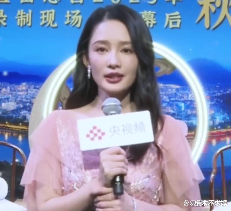 央视中秋晚会曝明星真容:37岁杨幂太尴尬、李沁嘴歪、张小斐孙悦引争议