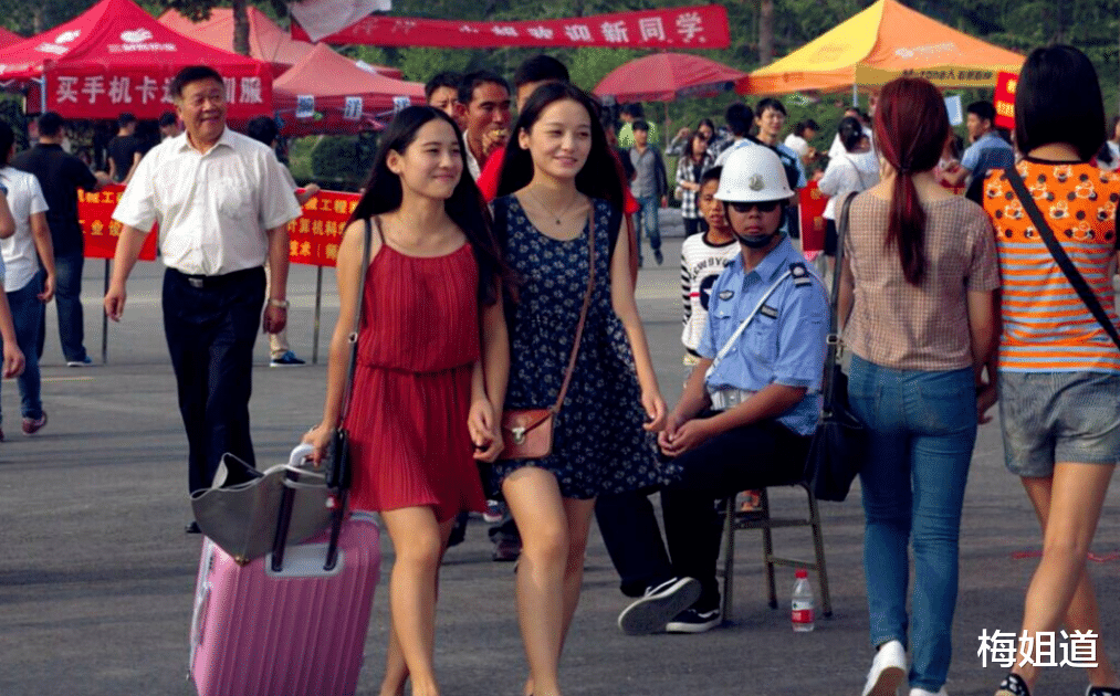 考研|为什么读完研究生，还是找不到工作，学生哭诉学历不是敲门砖吗？