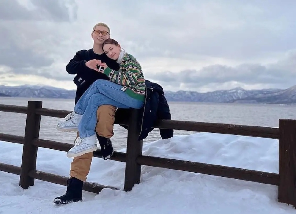 何超莲|窦骁何超莲婚礼曝光后，何超莲首次出镜，拍摄时尚大片造型精致