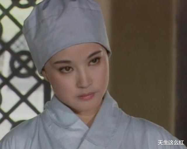 女演员纷纷“头顶违章建筑”,这么快就进入另一个极端!