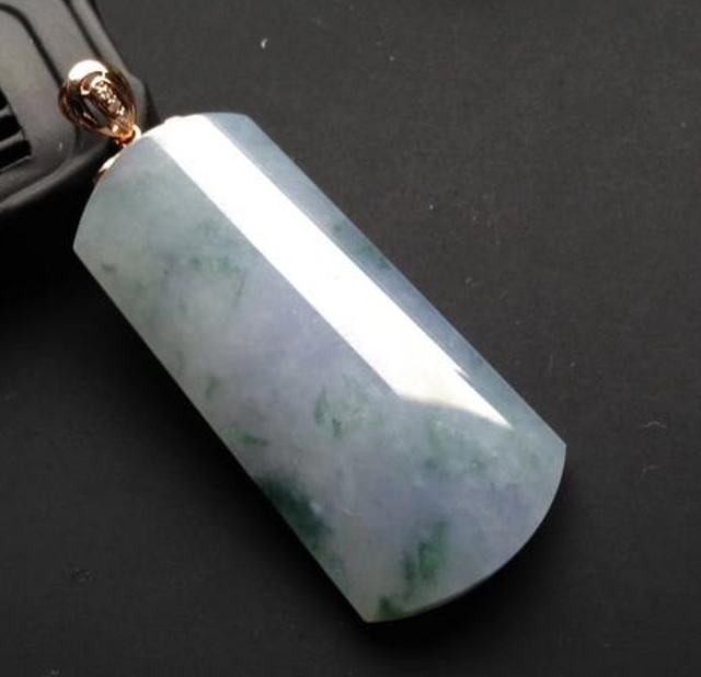 沉香|紫罗兰翡翠为什么更容易见光死?可见光谱里给了我们答案