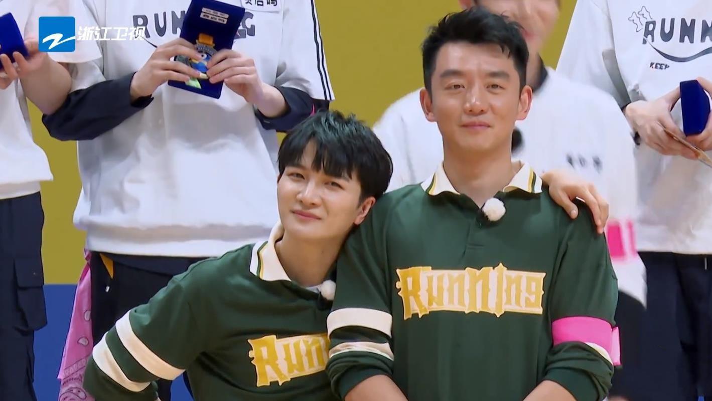 严浩翔|奔跑吧：周深解锁新技能，神仙吟唱主旋律曲目，唱功再次登上热搜