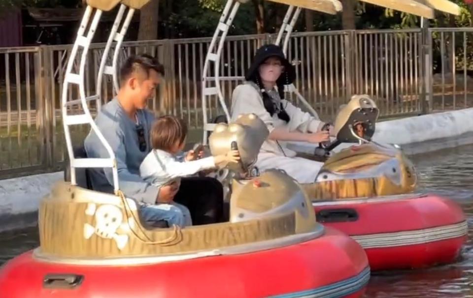 郑恺一家五口露营,一岁半儿子露脸比姐姐还像爸爸,说英文超可爱