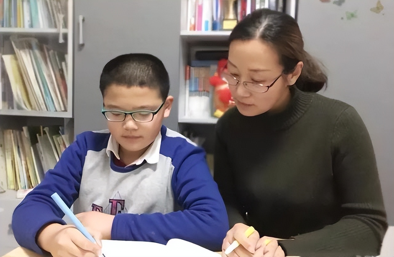 |班里前十名的孩子，通常背后都有一个这样的妈妈，你在其中吗？