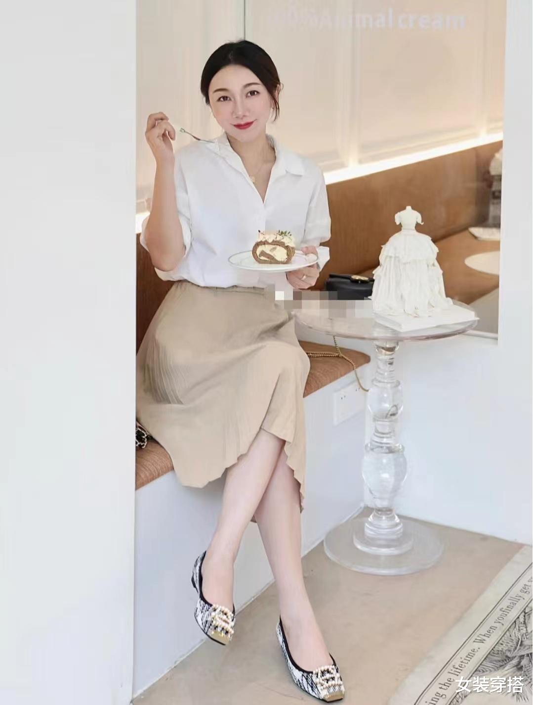 白衬衣的15种穿搭风格,好看又实用,单穿叠穿都时髦!