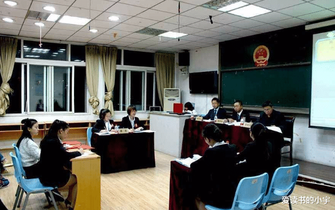 工龄越长福利越好的4个专业,就业后不宜转行,大学生要谨慎选择