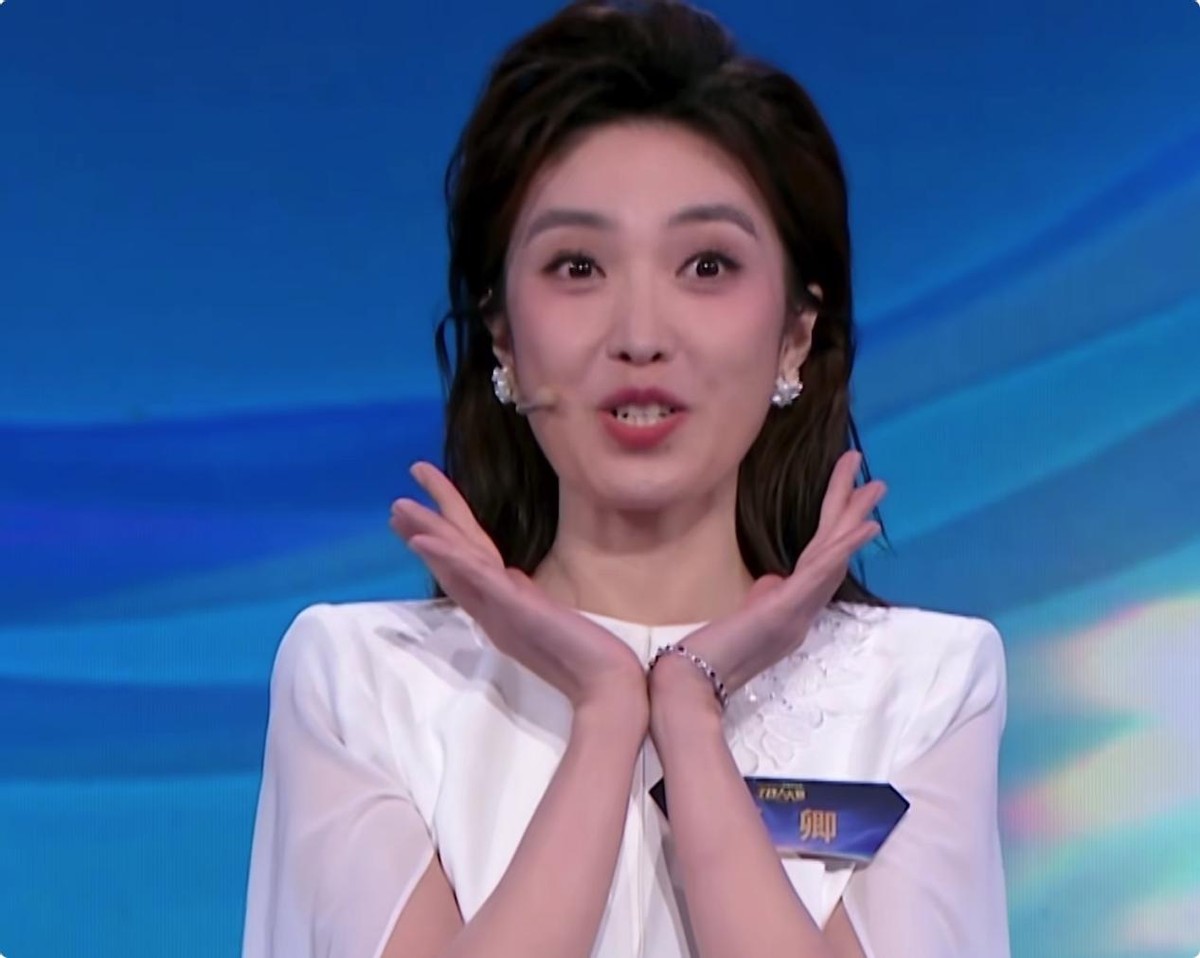 《主持人大赛》黑马选手：颜值不输李思思马凡舒，美得跟仙女一样