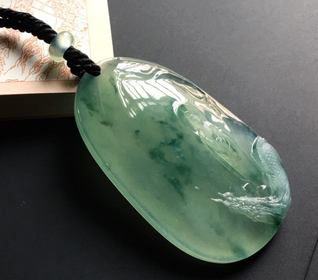 翡翠|完成雕刻后，翡翠还要经历哪些工序才算成品？