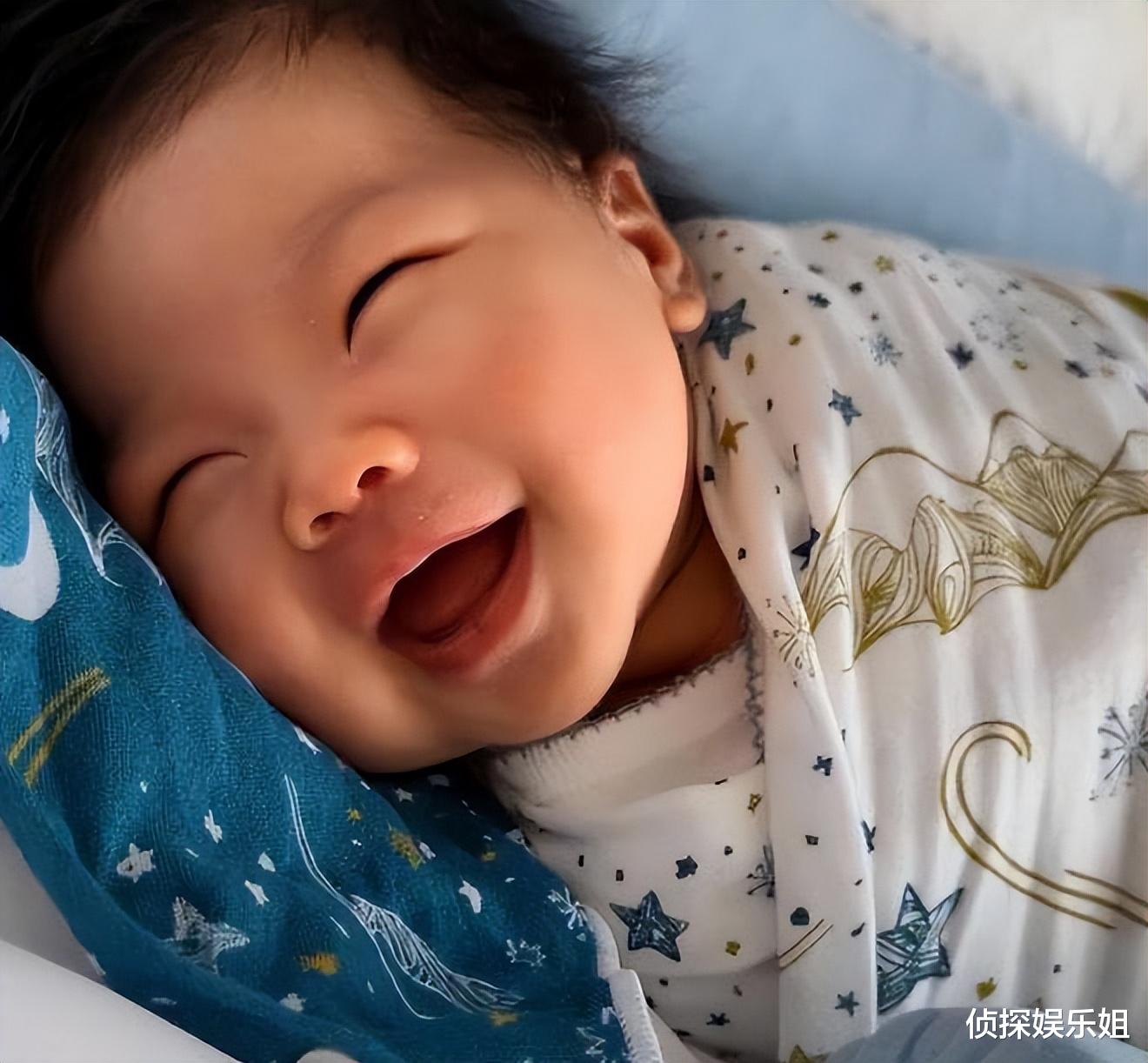 程晓玥近照曝光瘦了一大圈,纤瘦苗条不输孕前,哺乳期染发引争议