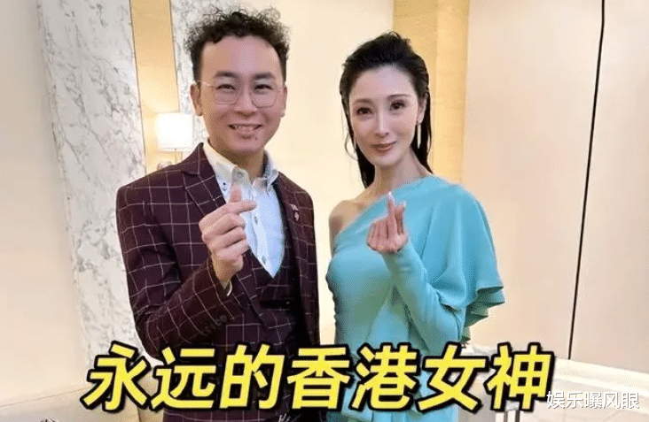 “李嘉欣大楼”落成!本人现身笑出4层皱纹,下巴突出怪异似女巫