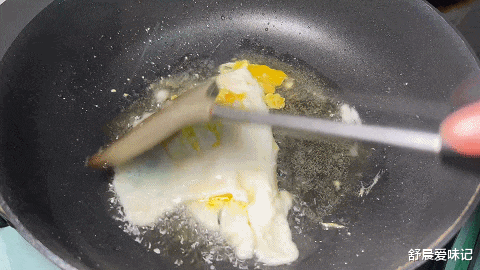 莴笋|一把扁豆角和仨鸡蛋做简单美味，加香菇，色香味俱佳，好做又好吃