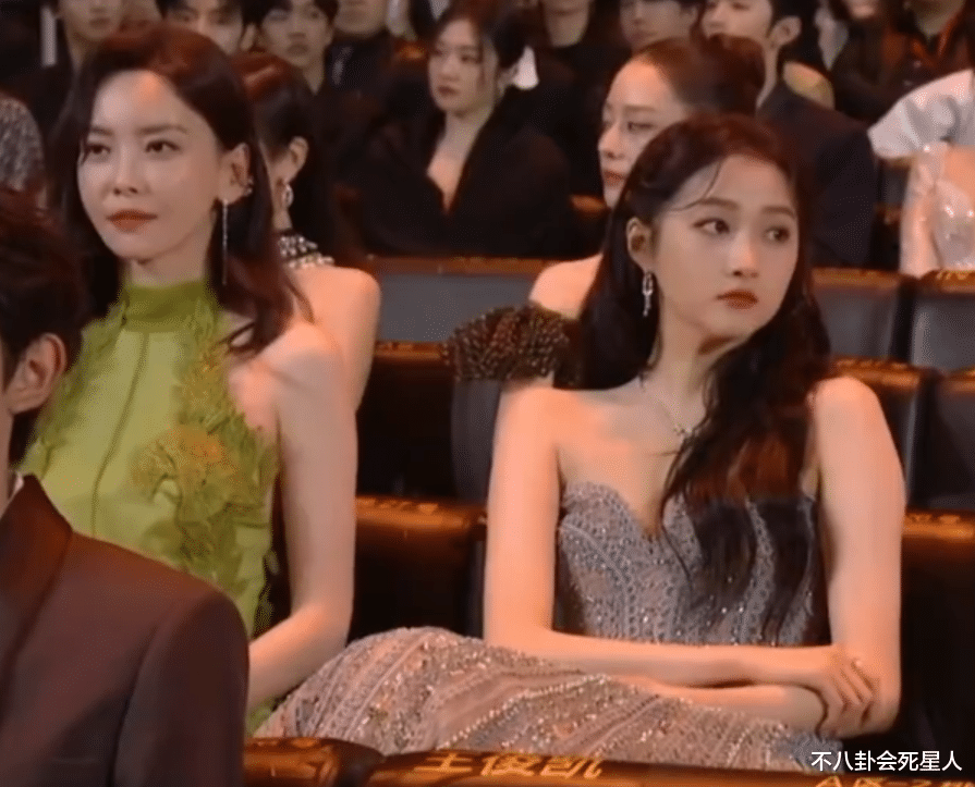 杨紫|真正的厮杀!42位女星比美盛事,85花同框,杨紫热巴争艳,好刺激