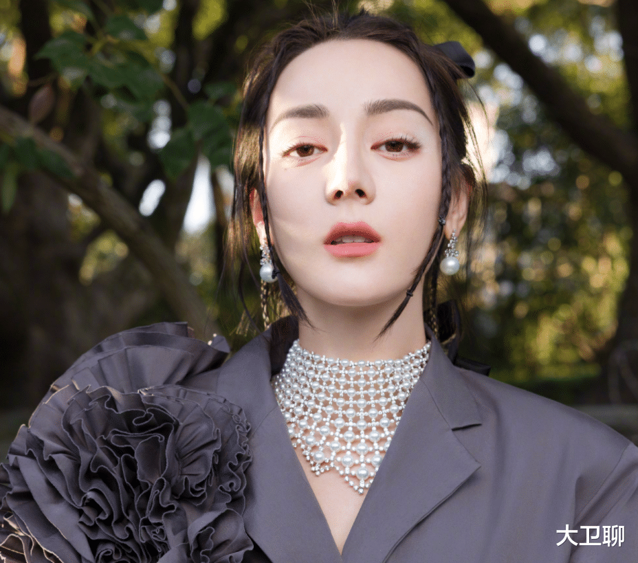 短发 迪奥彩妆广告涉嫌辱华！代言人热巴被骂，外网直言是歧视