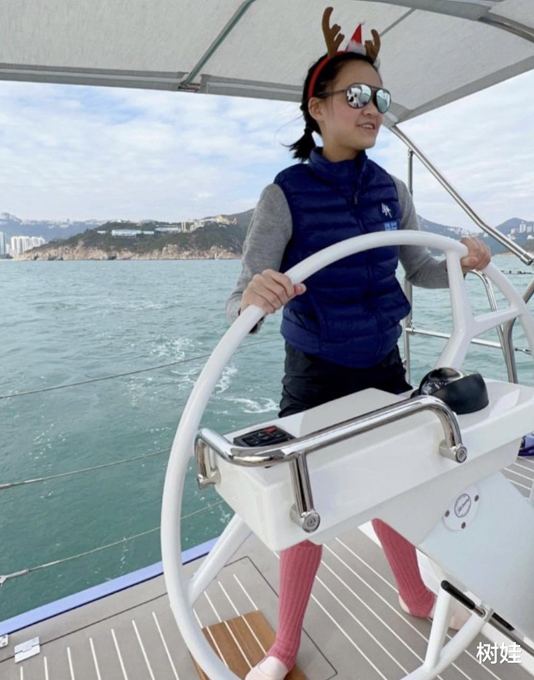 刘銮雄|刘銮雄次女自曝已离开香港，搭乘民航机作风低调，赴英国转换环境