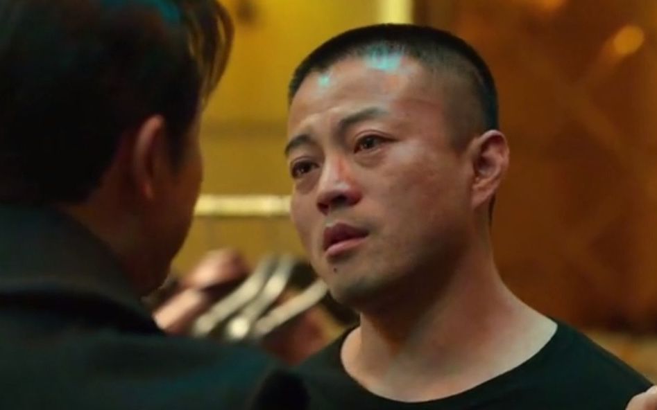 父亲是金牌编剧，媳妇是演员，他本不用担忧资源，甘愿从龙套做起