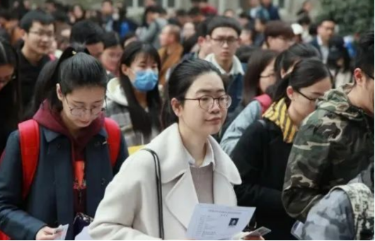 求职|“新型啃老”正在蔓延，比“传统啃老”更伤人，很多父母还没察觉