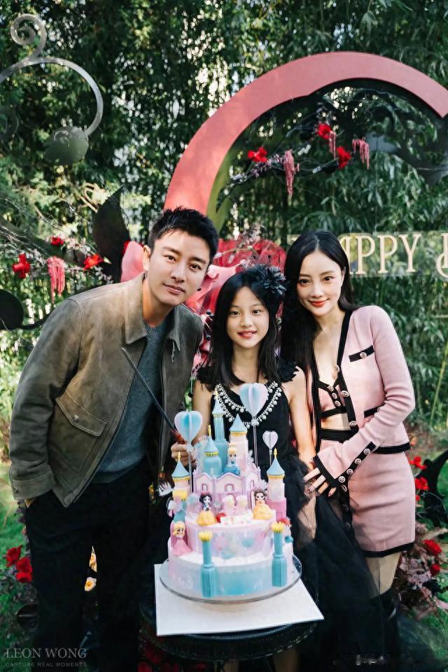 贾乃亮李小璐一家三口照片曝光,复婚传闻再起